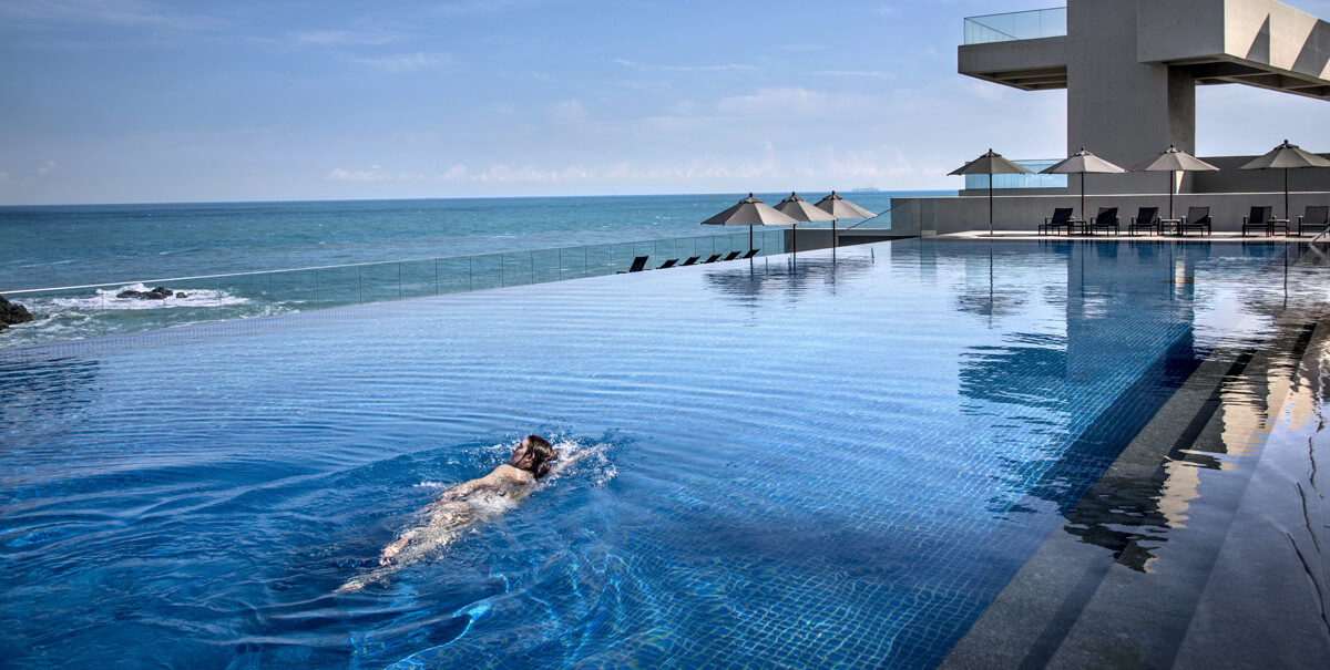 面向大海的室外游泳池业主泳池(图1)